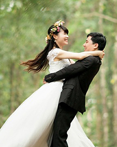 A bride in a lace wedding dress